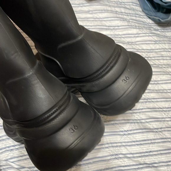 Balenciaga x Crocs Boots - Picture 9 of 11